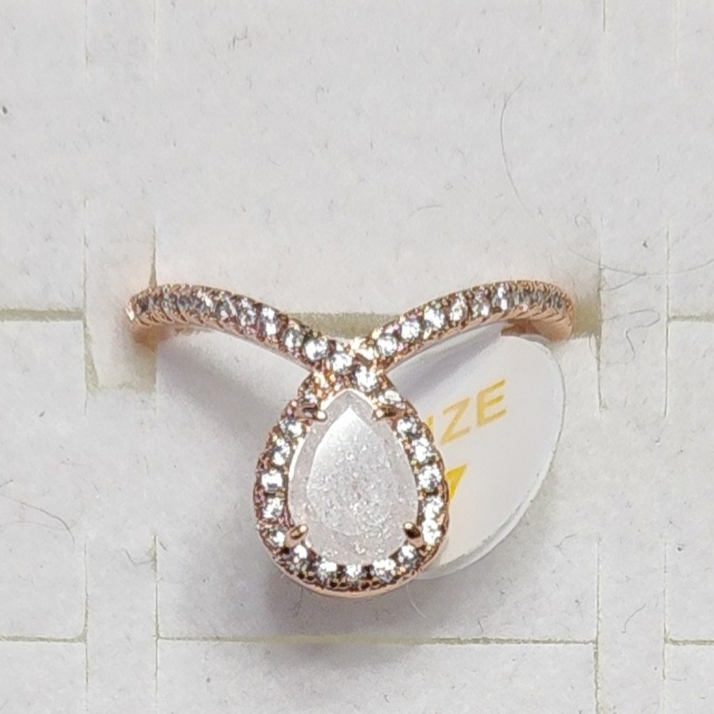 Ring Bomb Party RBP2189 "Girl Boss Unicorn" LC White Ice Crystal On RG Sz7